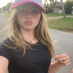 Meet your Posher, Ella